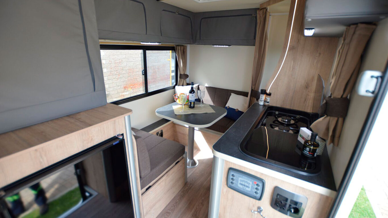 Truck camper i Sydafrika og Namibia - den perfekte autocamper til 2 personer. Optimal til afrikanske roadtrips langs Garden Route eller på ørkeneventyr - måske kombineret med safari og vineventyr.