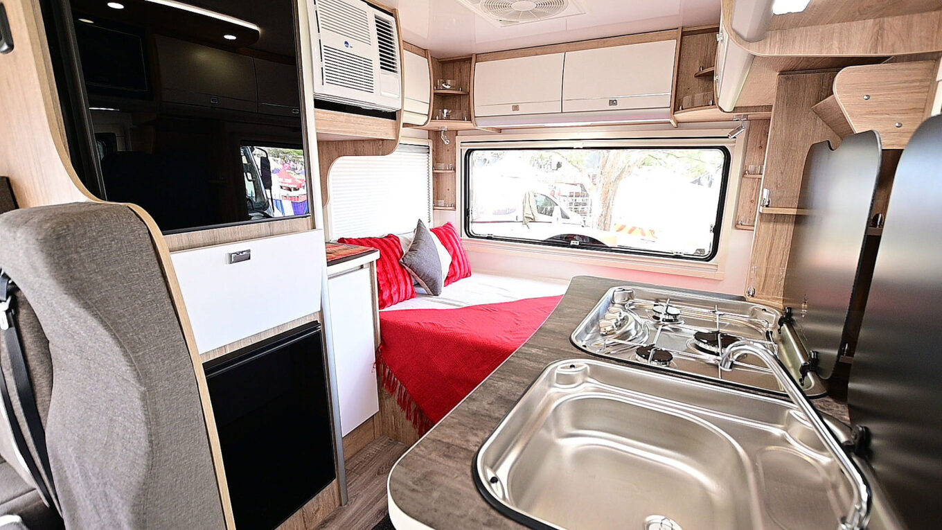 Autocamper i Sydafrika og Namibia. Den bedste autocamper til familier eller par der vil have god plads og alle funktioner med ombord på et roadtrip i det sydlige Afrika.