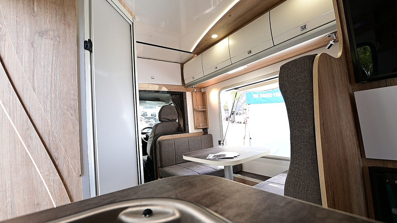 Autocamper i Sydafrika og Namibia. Den bedste autocamper til familier eller par der vil have god plads og alle funktioner med ombord på et roadtrip i det sydlige Afrika.