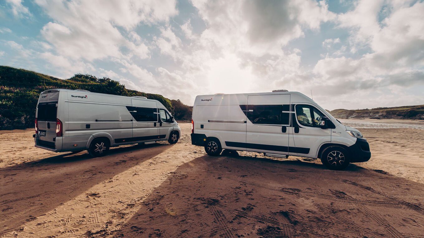 Campervan i Europa, med eller uden pop-up tagtelt. Kompakt autocamper til det aktive par eller en lille familie.