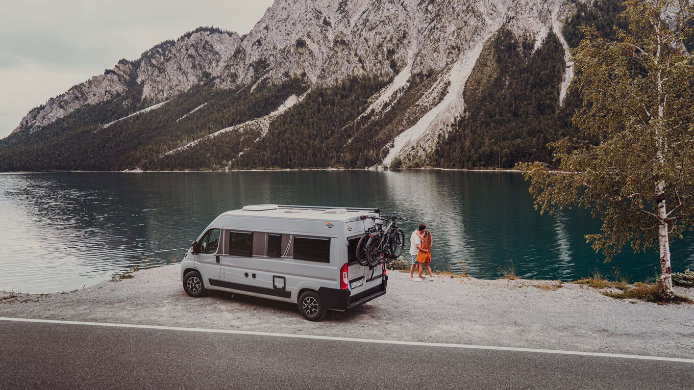 Campervan i Europa, med eller uden pop-up tagtelt. Kompakt autocamper til det aktive par eller en lille familie.