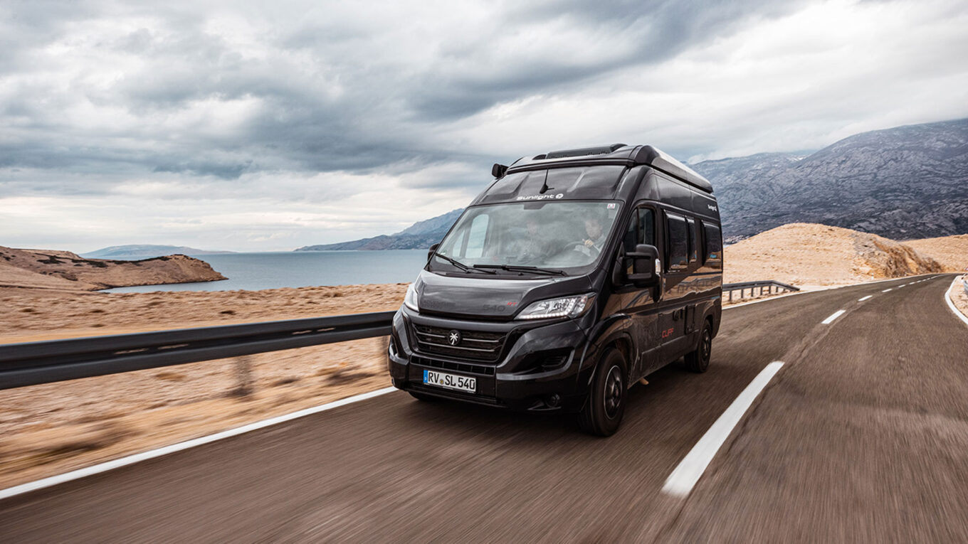 Campervan i Europa, med eller uden pop-up tagtelt. Kompakt autocamper til det aktive par eller en lille familie.