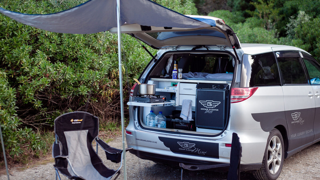 Campingbil i Australien og New Zealand uden toilet og bad. Den perfekte autocamper til det unge par eller backpackere der holder af camping, outdoor og natur.