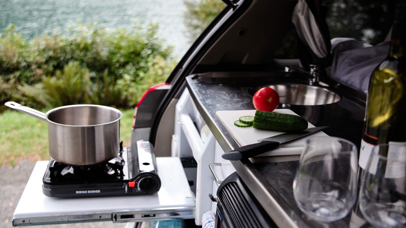 Campingbil i Australien og New Zealand uden toilet og bad. Den perfekte autocamper til det unge par eller backpackere der holder af camping, outdoor og natur.