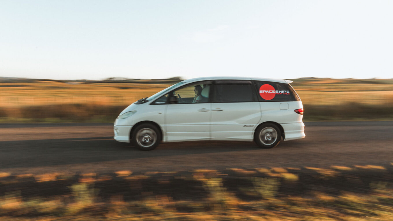 Campingbil i Australien og New Zealand uden toilet og bad. Den perfekte autocamper til det unge par eller backpackere der holder af camping, outdoor og natur.
