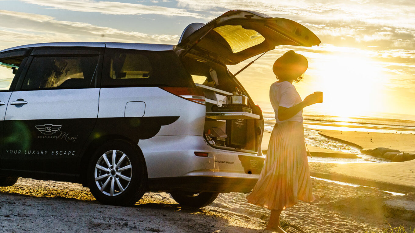 Campingbil i Australien og New Zealand uden toilet og bad. Den perfekte autocamper til det unge par eller backpackere der holder af camping, outdoor og natur.