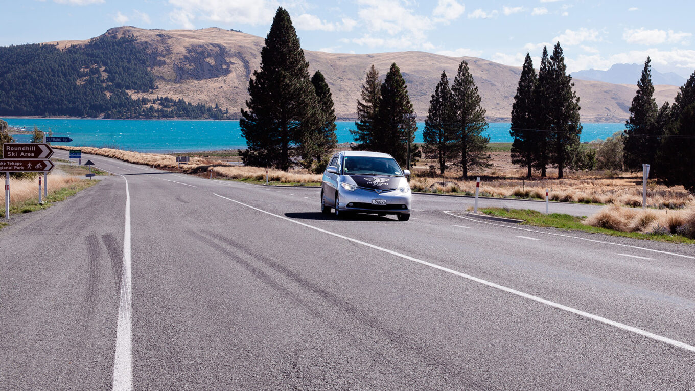 Campingbil i Australien og New Zealand uden toilet og bad. Den perfekte autocamper til det unge par eller backpackere der holder af camping, outdoor og natur.