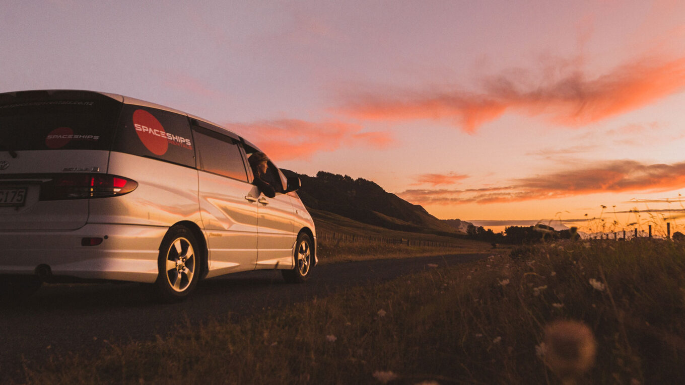 Campingbil i Australien og New Zealand uden toilet og bad. Den perfekte autocamper til det unge par eller backpackere der holder af camping, outdoor og natur.