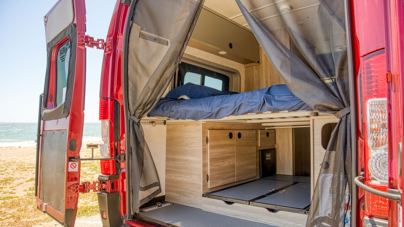 Class B autocamper / campervan i USA og Canada. Det mest kompakte motorhome/RV til road trip i den amerikanske natur. Nemt at køre. Perfekt til det aktive par.