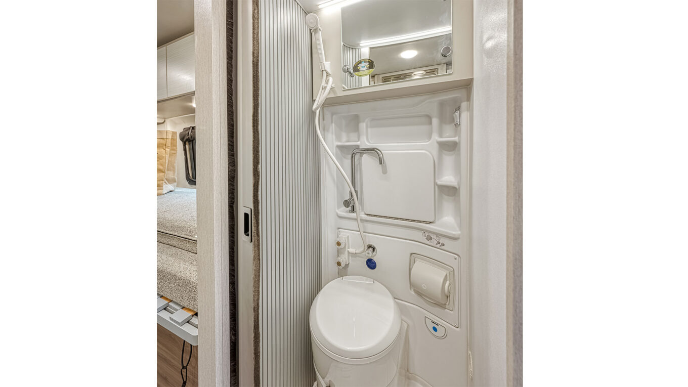 Class B autocamper / campervan i USA og Canada. Det mest kompakte motorhome/RV til road trip i den amerikanske natur. Nemt at køre. Perfekt til det aktive par.