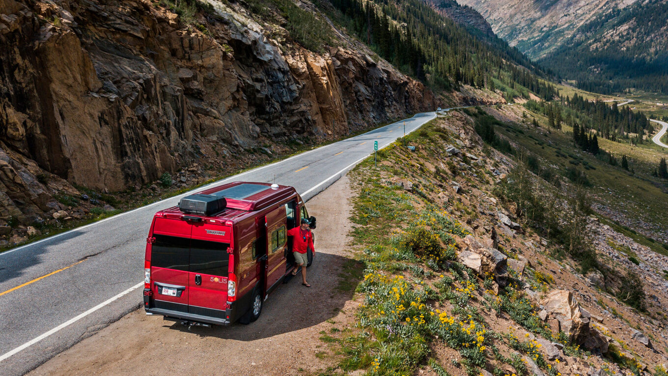 Class B autocamper / campervan i USA og Canada. Det mest kompakte motorhome/RV til road trip i den amerikanske natur. Nemt at køre. Perfekt til det aktive par.