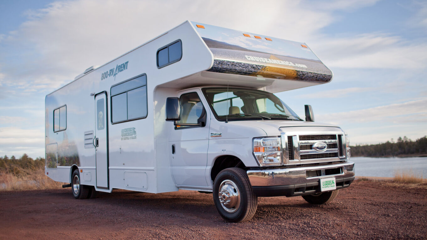 Class C autocamper / motorhome / RV i USA og Canada. Det Den klassiske autocampere til par og familier der vil udforske USA og Canadas utrolige natur og højdepunkter. Klassisk roadtrip i autocamper.