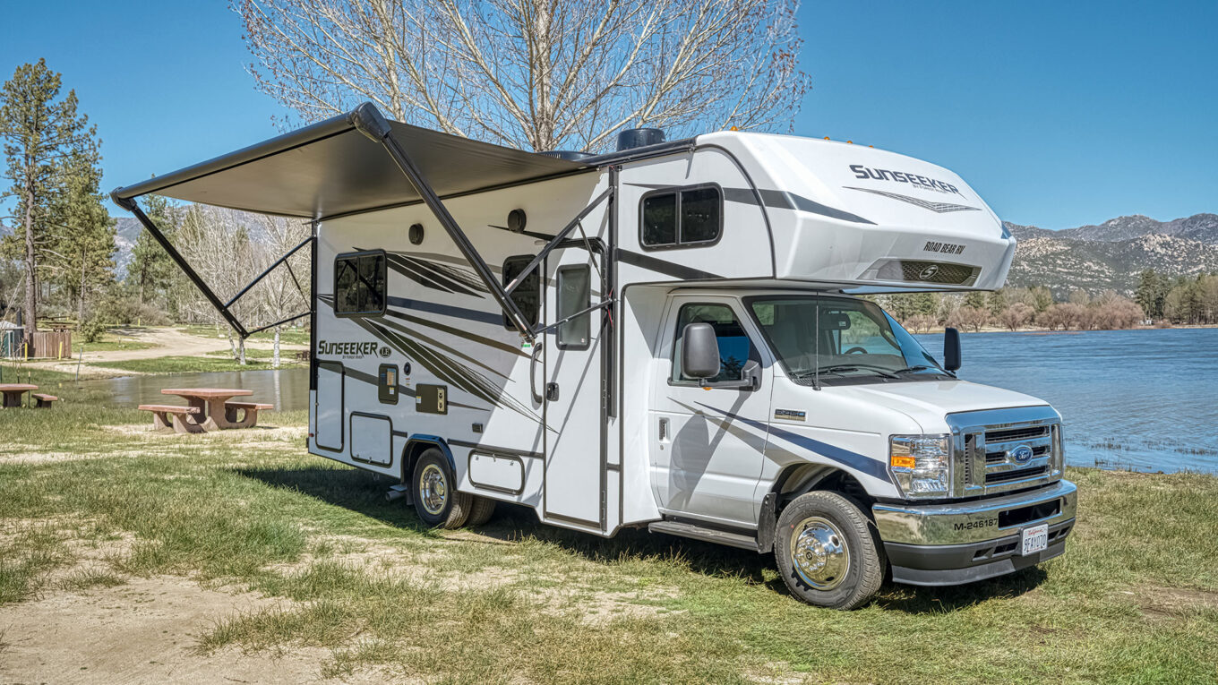 Class C autocamper / motorhome / RV i USA og Canada. Det Den klassiske autocampere til par og familier der vil udforske USA og Canadas utrolige natur og højdepunkter. Klassisk roadtrip i autocamper.