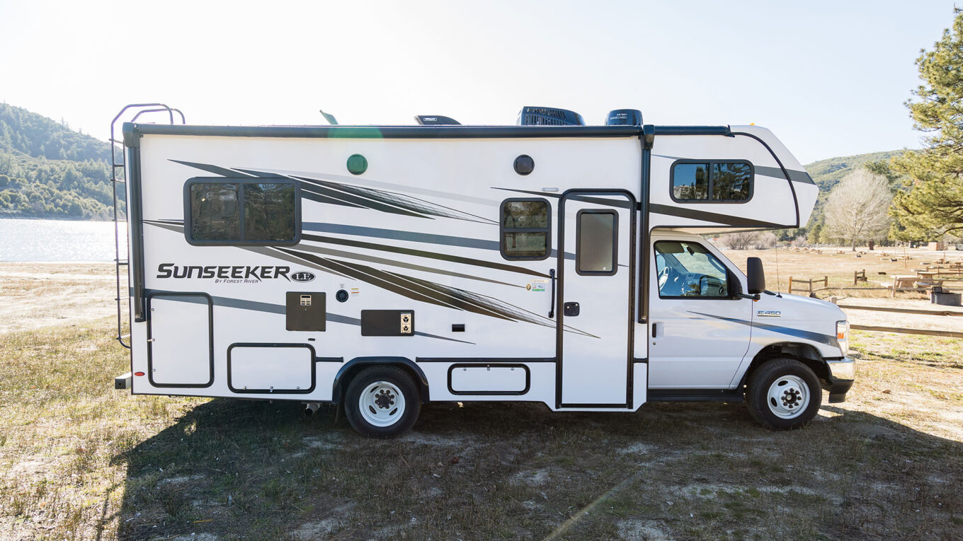 Class C autocamper / motorhome / RV i USA og Canada. Det Den klassiske autocampere til par og familier der vil udforske USA og Canadas utrolige natur og højdepunkter. Klassisk roadtrip i autocamper.