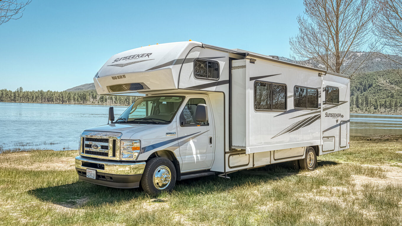 Class C autocamper / motorhome / RV i USA og Canada. Det Den klassiske autocampere til par og familier der vil udforske USA og Canadas utrolige natur og højdepunkter. Klassisk roadtrip i autocamper.