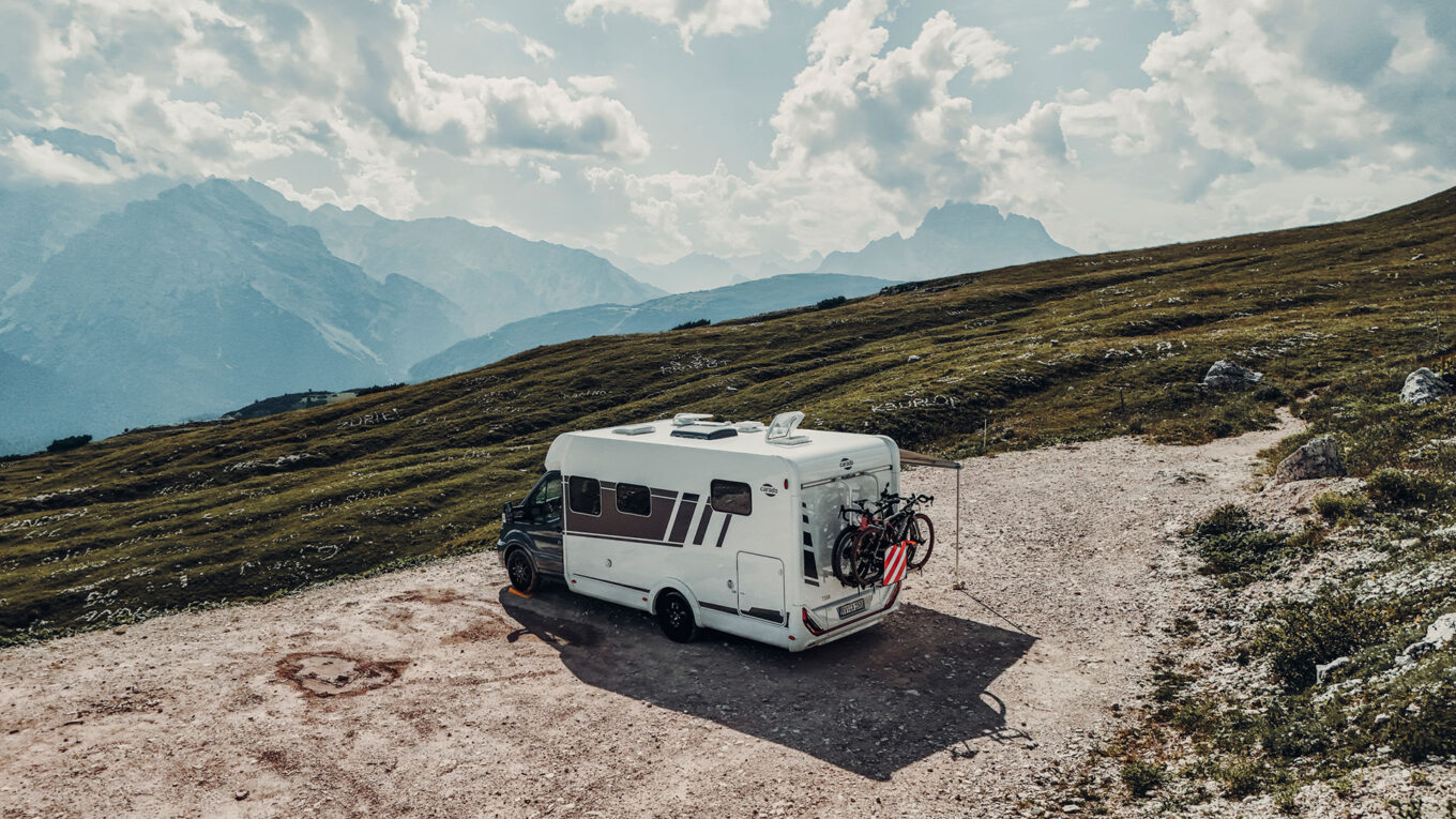 Delintegreret autocamper i Europa, med fornuftig plads til par og familier. Ofte med ekstra opredning eller hæve-sænkeseng over siddegruppen. God til 2-4 personer, afhængig af model.