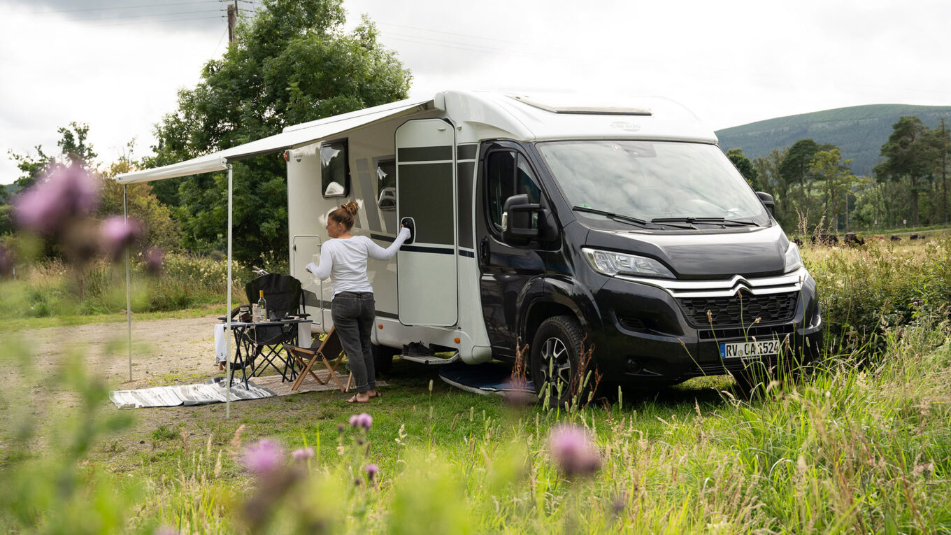 Delintegreret autocamper i Europa, med fornuftig plads til par og familier. Ofte med ekstra opredning eller hæve-sænkeseng over siddegruppen. God til 2-4 personer, afhængig af model.