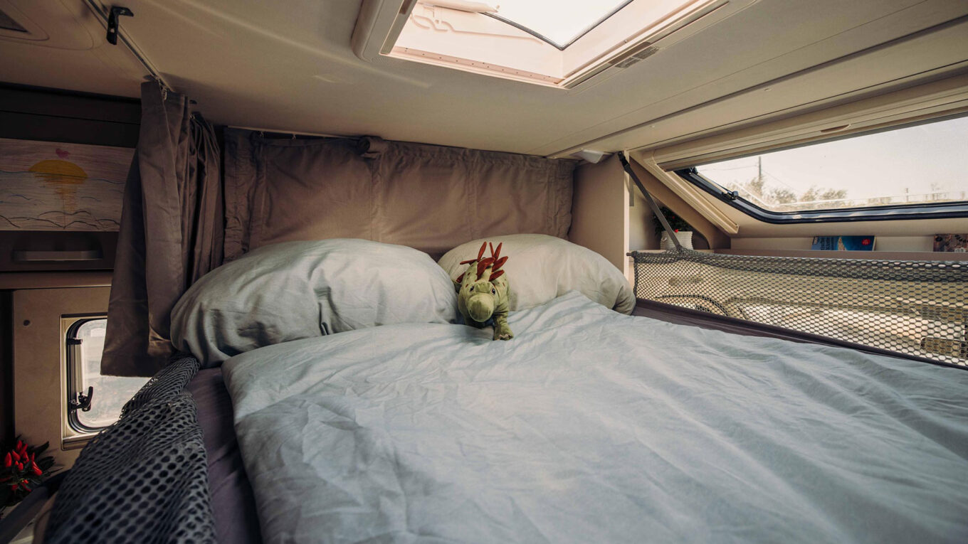 Delintegreret autocamper i Europa, med fornuftig plads til par og familier. Ofte med ekstra opredning eller hæve-sænkeseng over siddegruppen. God til 2-4 personer, afhængig af model.