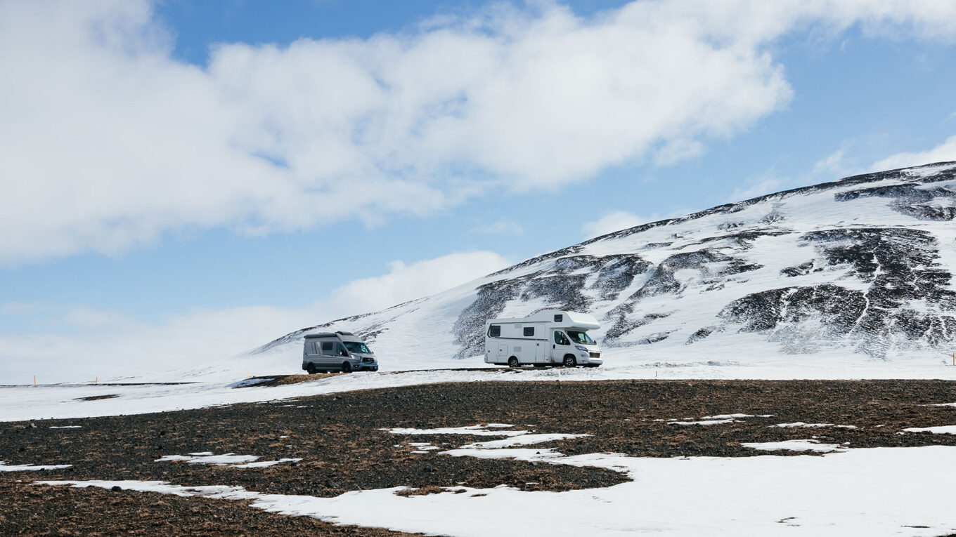 Autocamper i Island - måske et af verdens bedste lande at holde autocamperferie, på trods at den barske natur. Lej en autocamper og kør Ringvejen rundt.