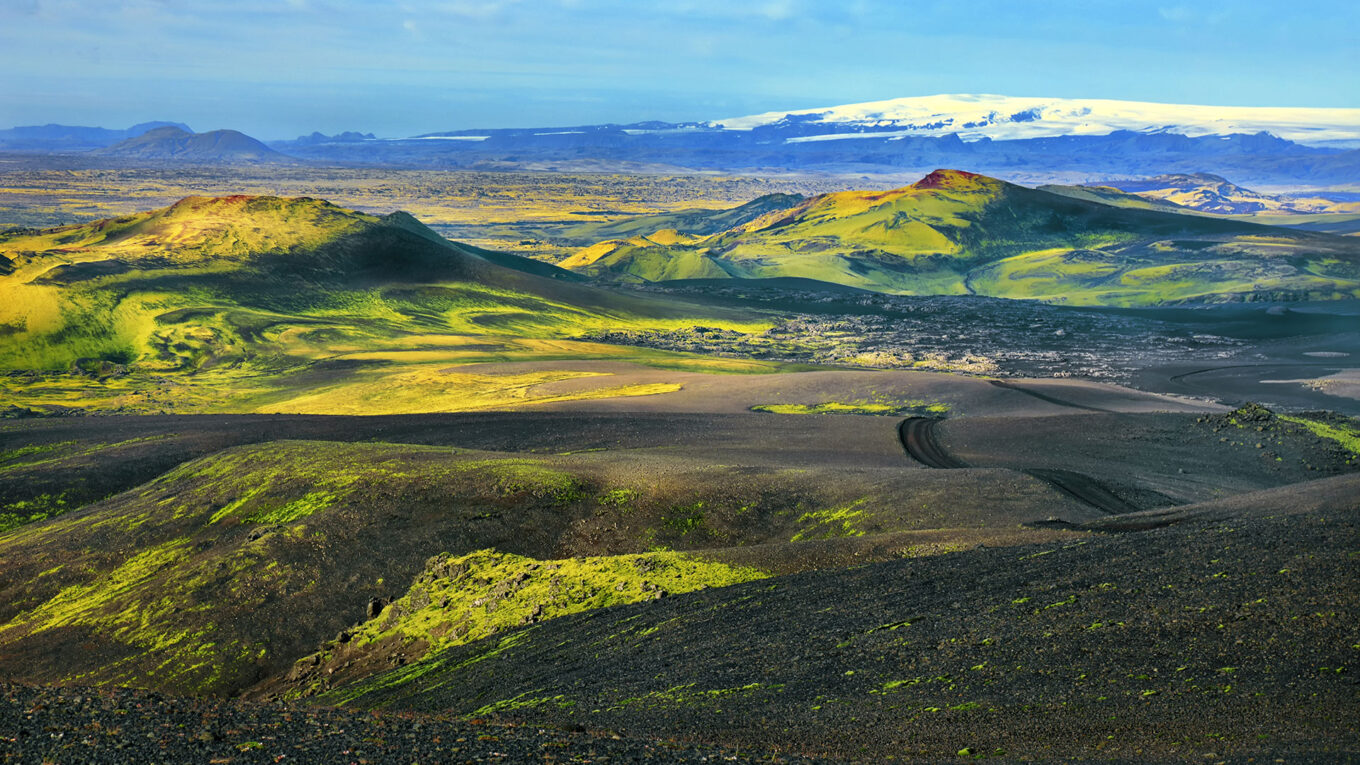 Island - måske et af verdens bedste lande at holde autocamperferie, på trods at den barske natur. Lej en autocamper og kør Ringvejen rundt.