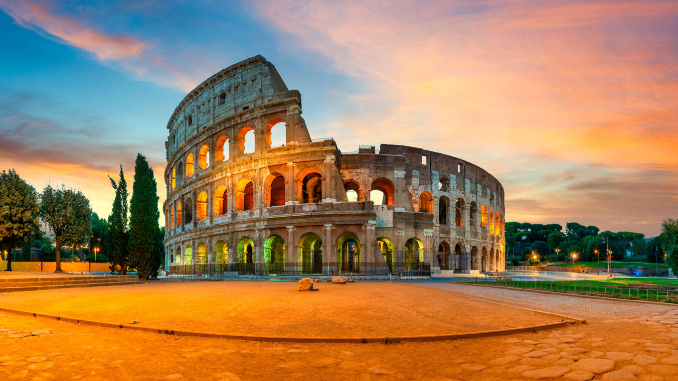 Italien - skabt til autocamperferie med utrolige bjerge, smukke kyster, charmerende byer og det indbydende køkken. Tag på autocamper roadtrip i Italien.