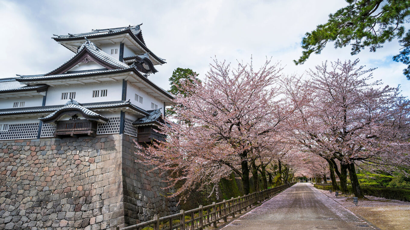 Japan - lej en autocamper og tag på en anderledes autocamperferie hvor du kommer langt væk fra de klassiske turistmål. Tag på camping i Japan.