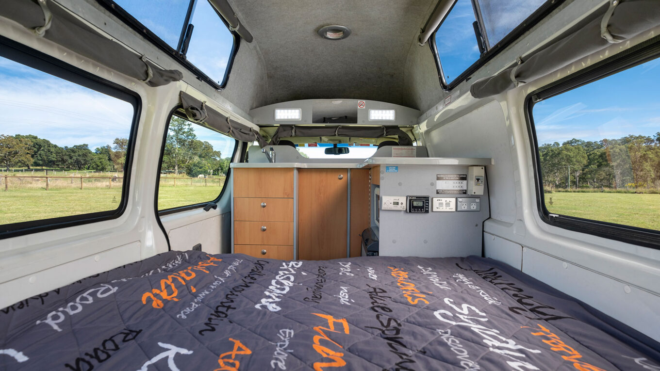 Lille campervan i Australien og New Zealand uden toilet og bad. Simpel autocamper til dig der har fokus på budget og enkelhed.