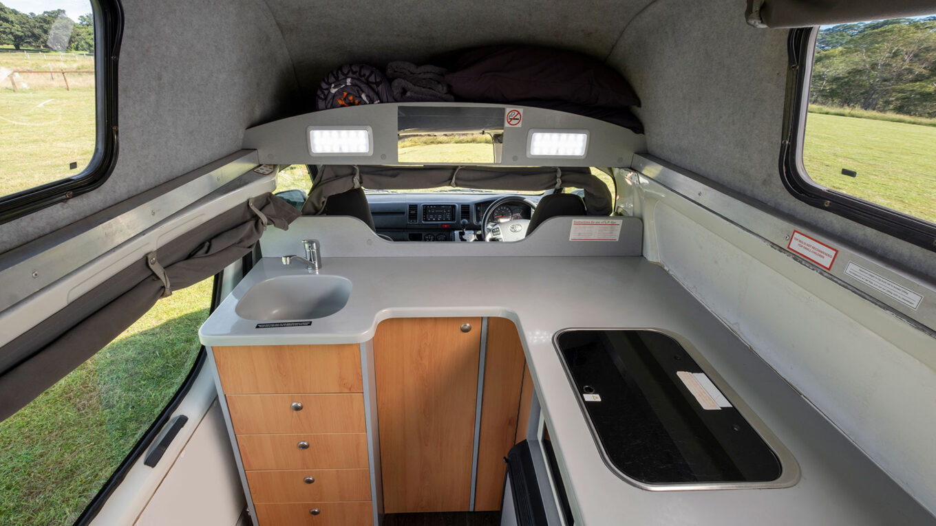 Lille campervan i Australien og New Zealand uden toilet og bad. Simpel autocamper til dig der har fokus på budget og enkelhed.