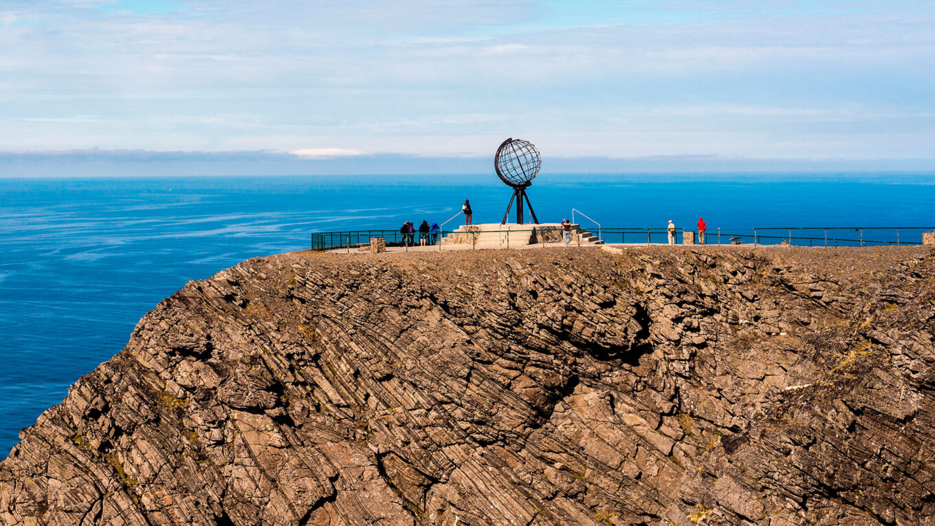 Norge er skabt til ferie i autocamper. Lej en autocamper i Norge og oplev fjord og fjeld fra dit eget hjem på hjul.