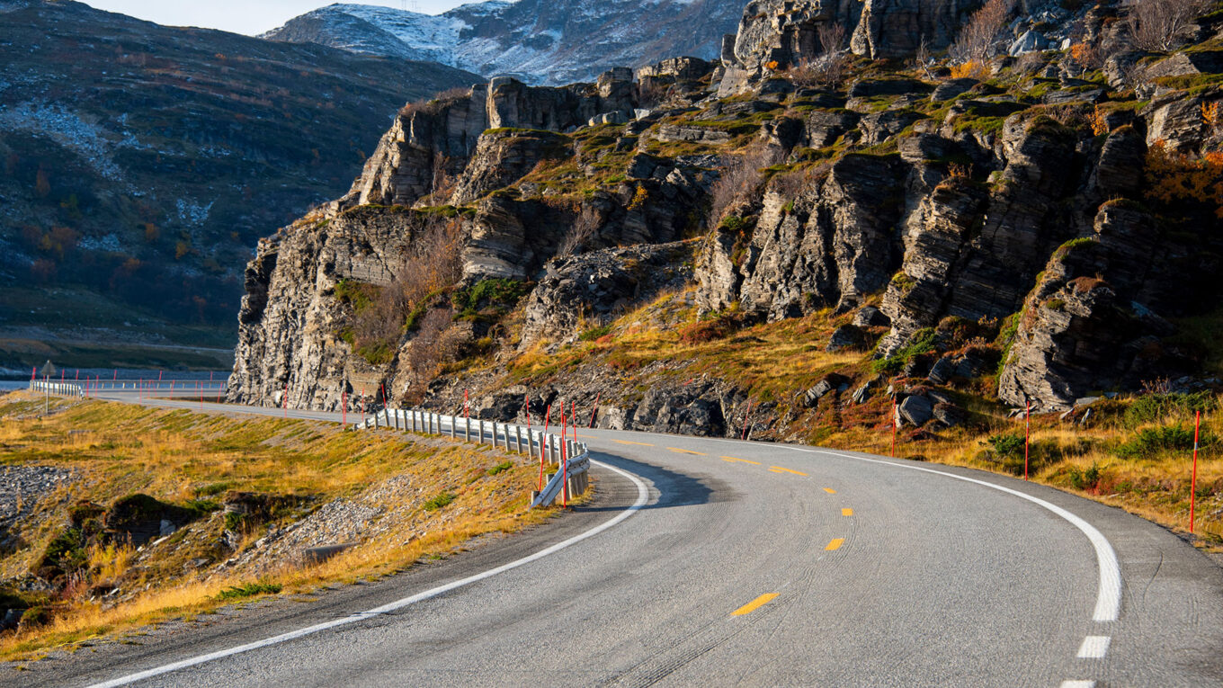Norge er skabt til ferie i autocamper. Lej en autocamper i Norge og oplev fjord og fjeld fra dit eget hjem på hjul.
